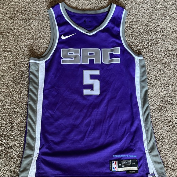 De’Aaron Fox Swingman Icon Edition Lg - Picture 2 of 2
